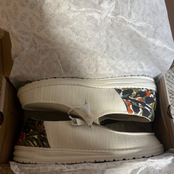 Women’s Hey Dudes - Picture 2 of 4